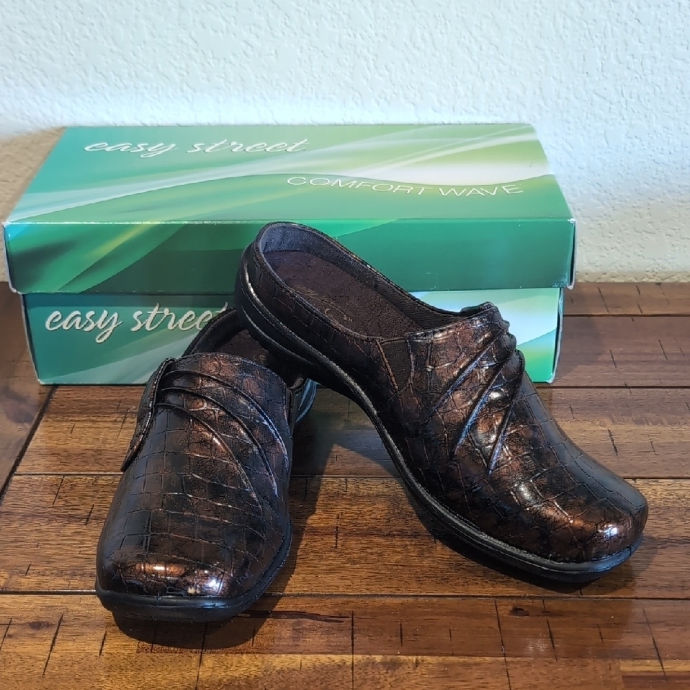 NIB New In Box Easy Street Comfort Wave Holly Bronze Croc Shoes Size 7